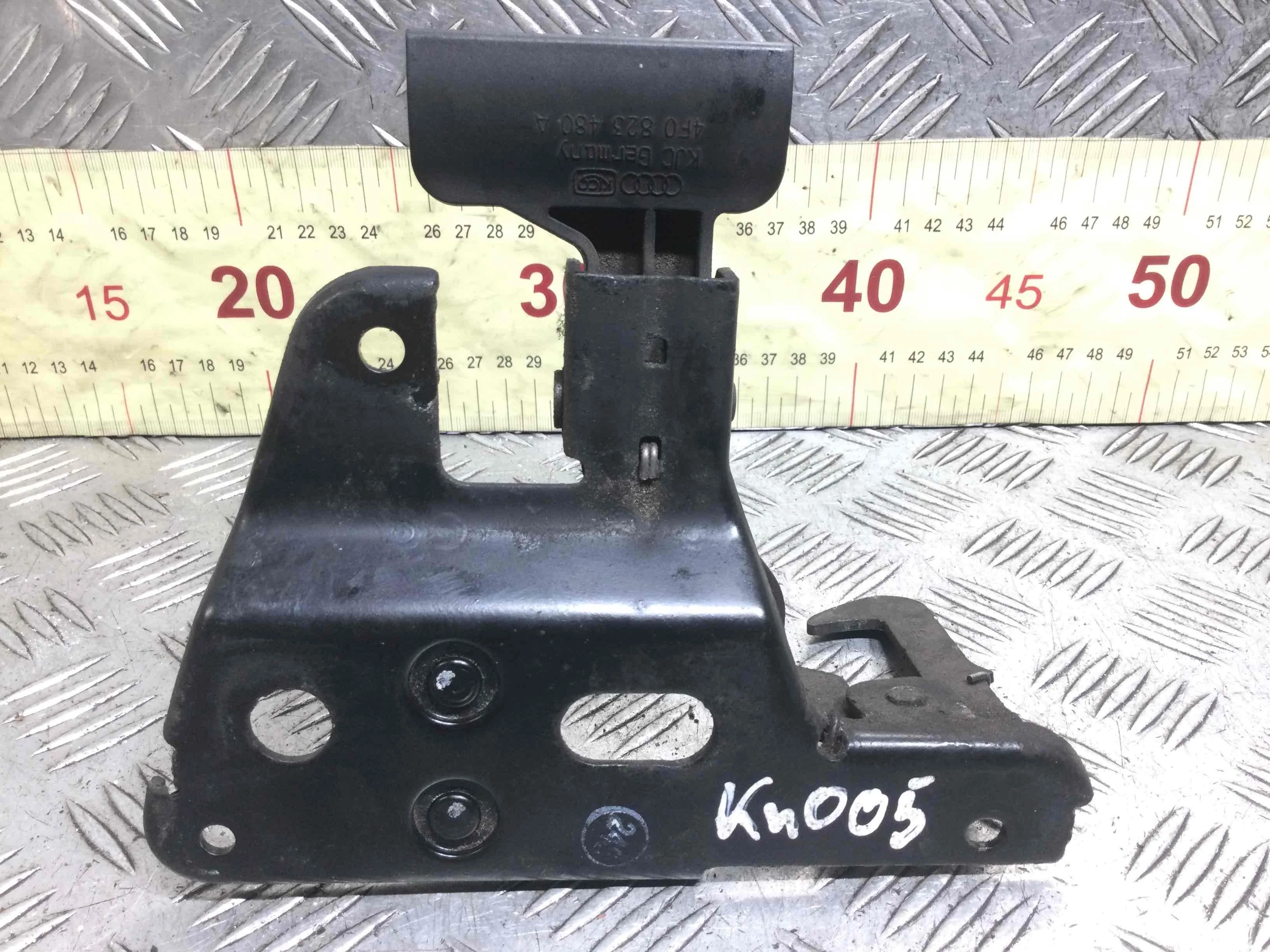 Крюк капота Audi A6 C6/4F (2004-2008) дизель 2.7   Седан