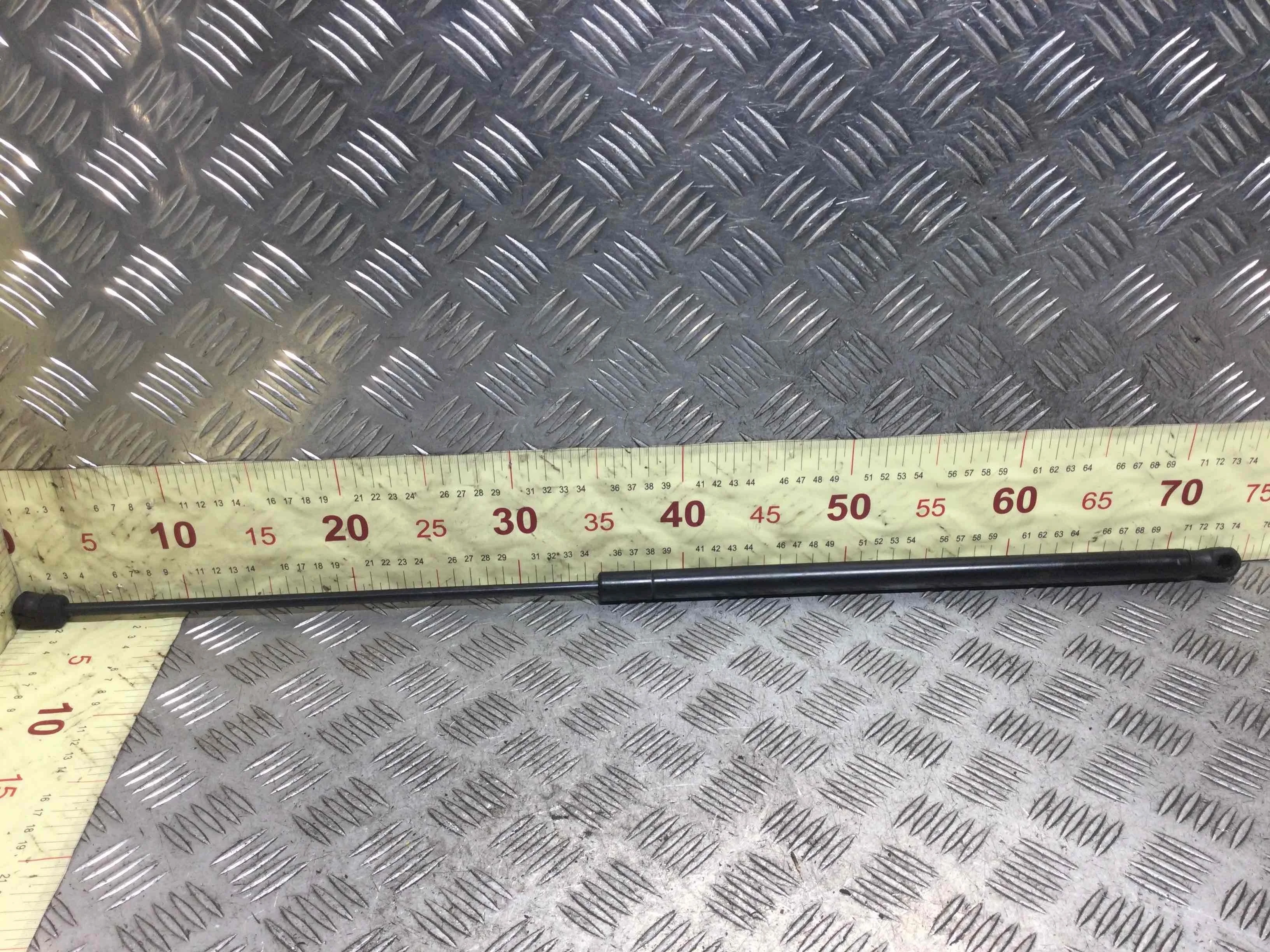 Амортизатор капота Audi A3 8P/8PA [2-й рестайлинг] (2008-2013) бензин 1.2  Механика Х/б