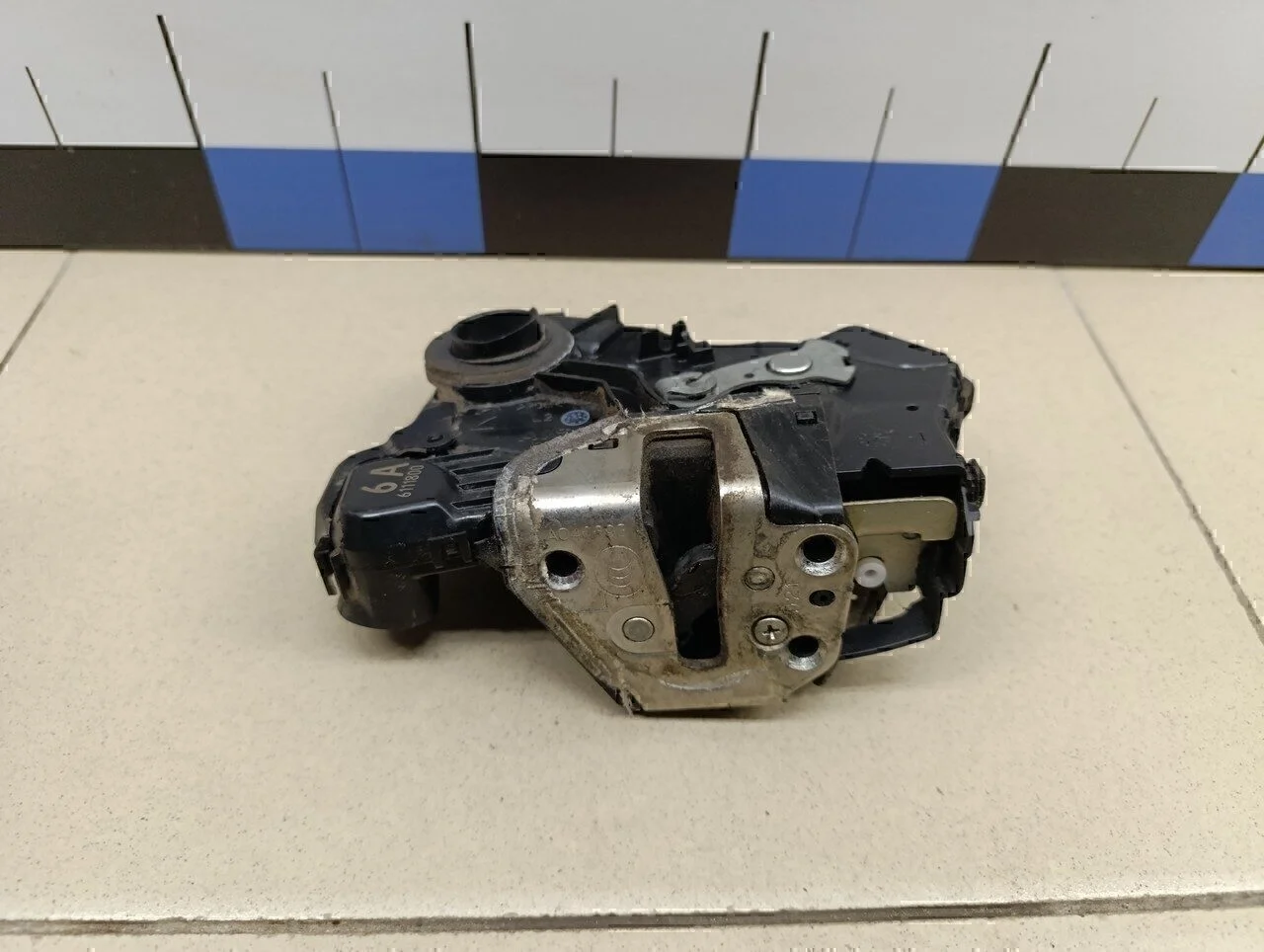 Замок двери передней левой Camry XV40 2006-2011