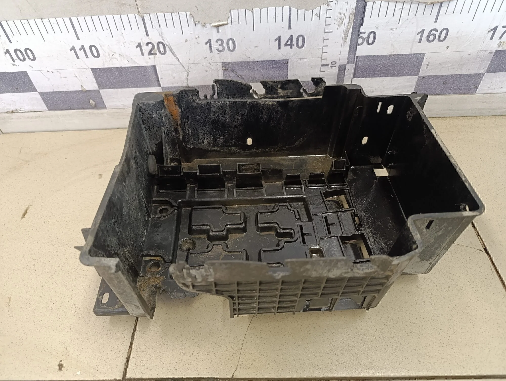 Крепление АКБ (корпус/подставка) C3 2002-2009