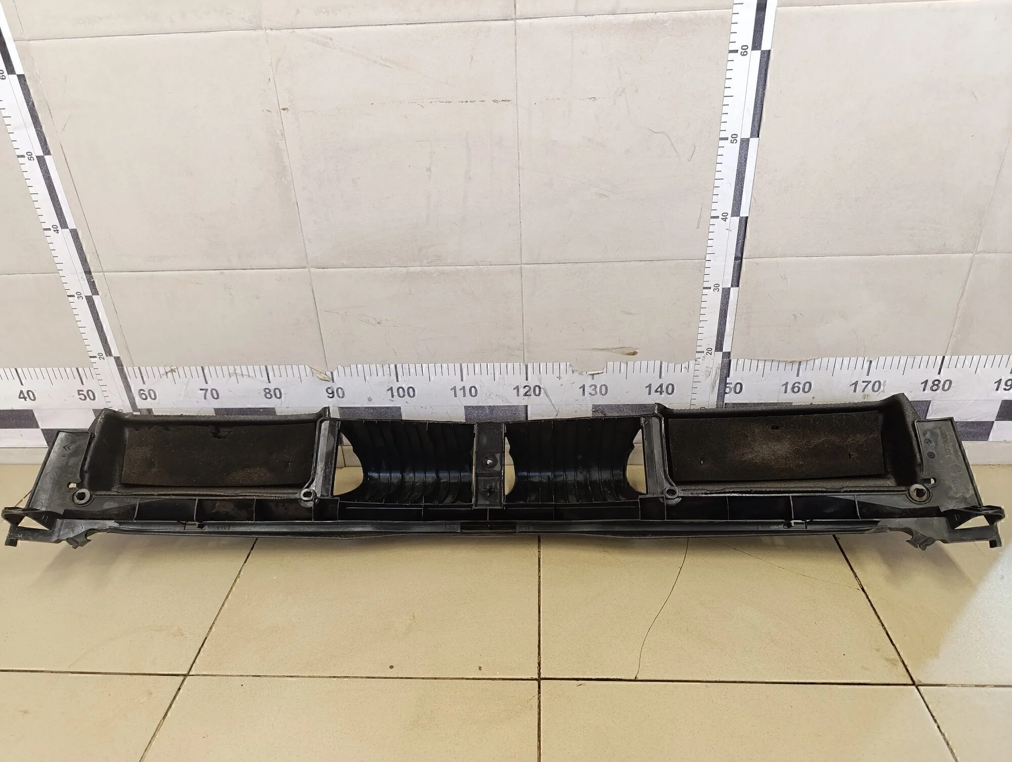 Направляющая заднего бампера C3 2002-2009