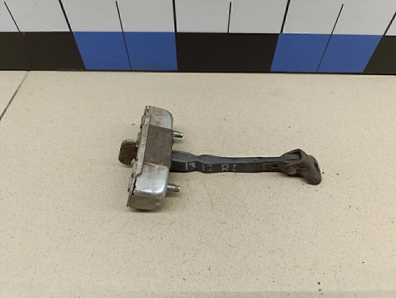 Ограничитель двери Corolla E15 2006-2013