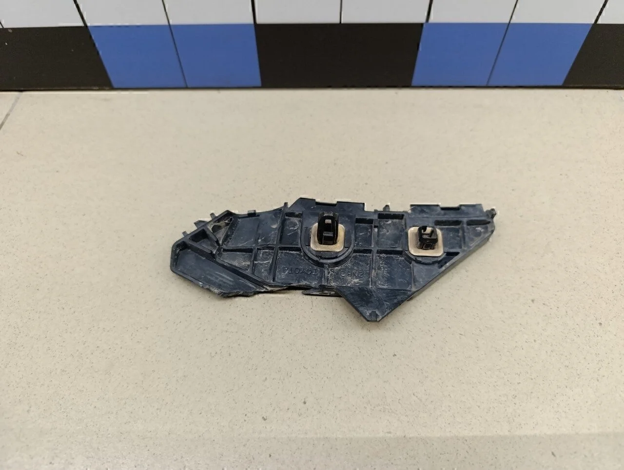 Направляющая заднего бампера левая Corolla E15 2006-2013