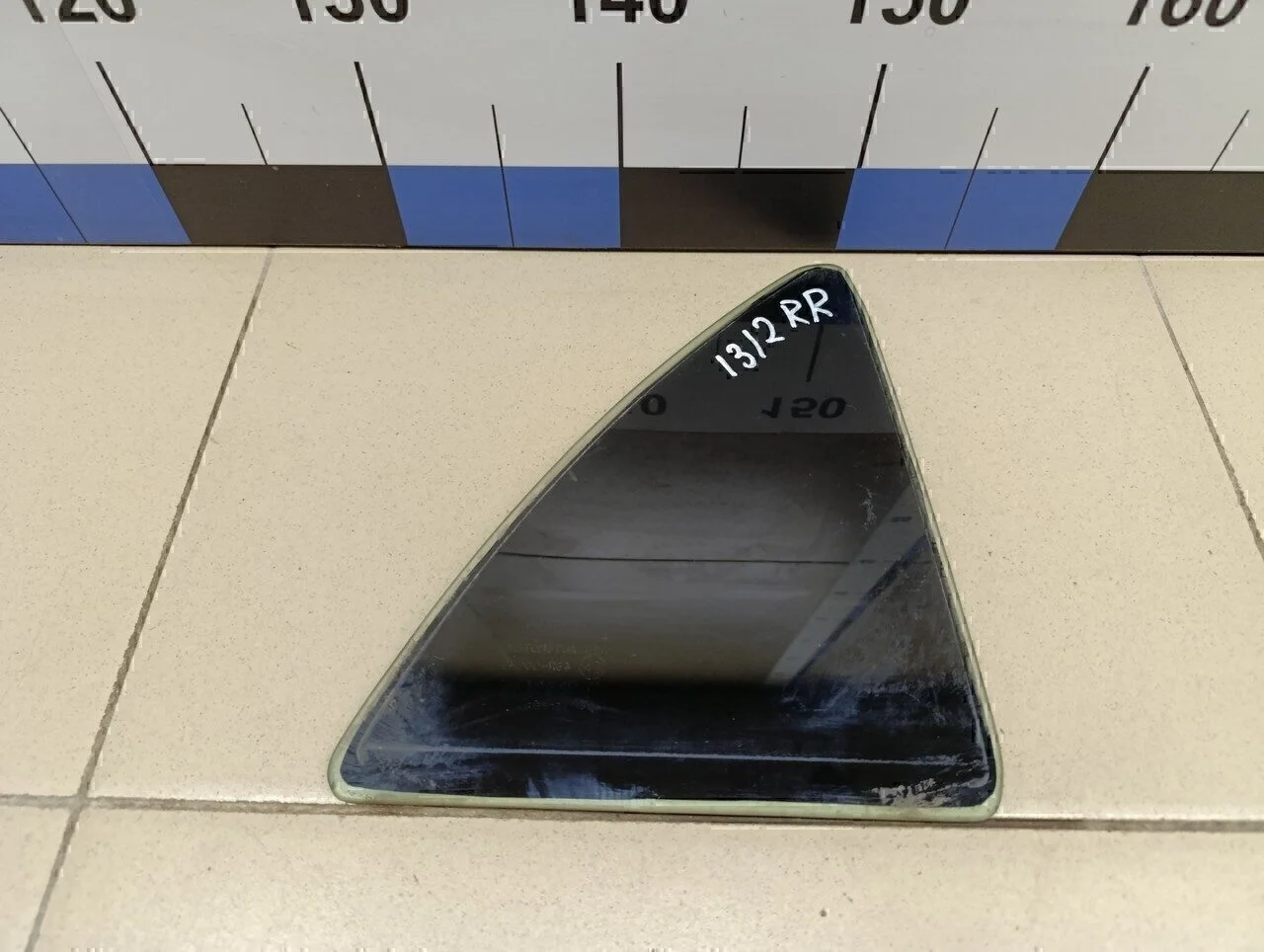 Стекло двери задней правой (форточка) Corolla E15 2006-2013