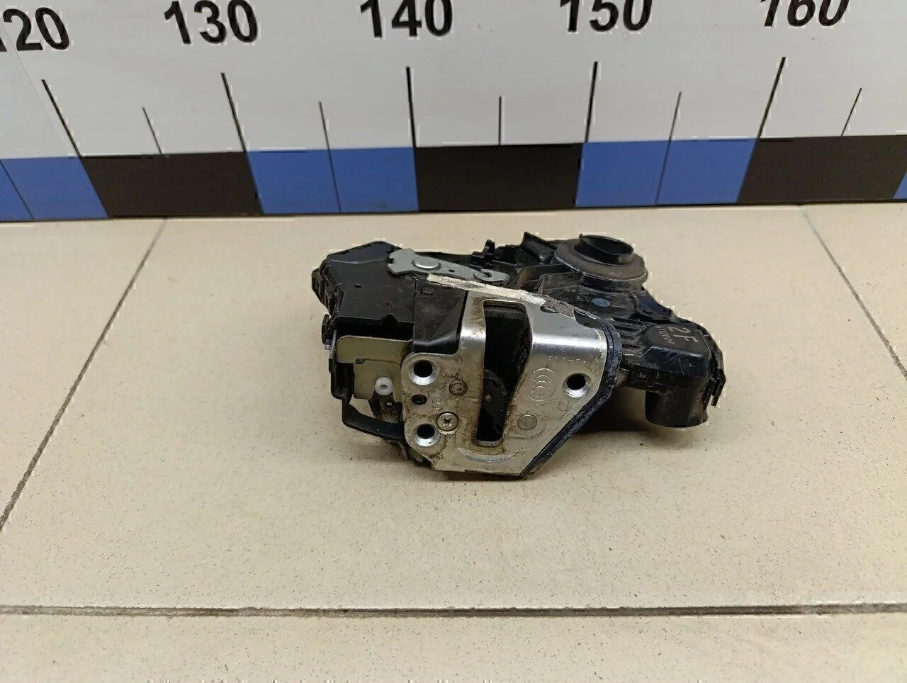 Замок двери передней правой Corolla E15 2006-2013