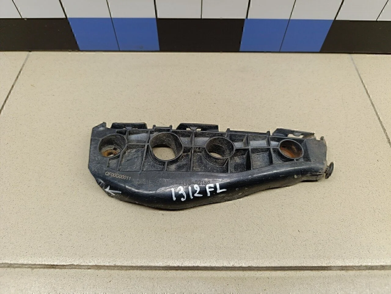 Направляющая переднего бампера левая Corolla E15 2006-2013