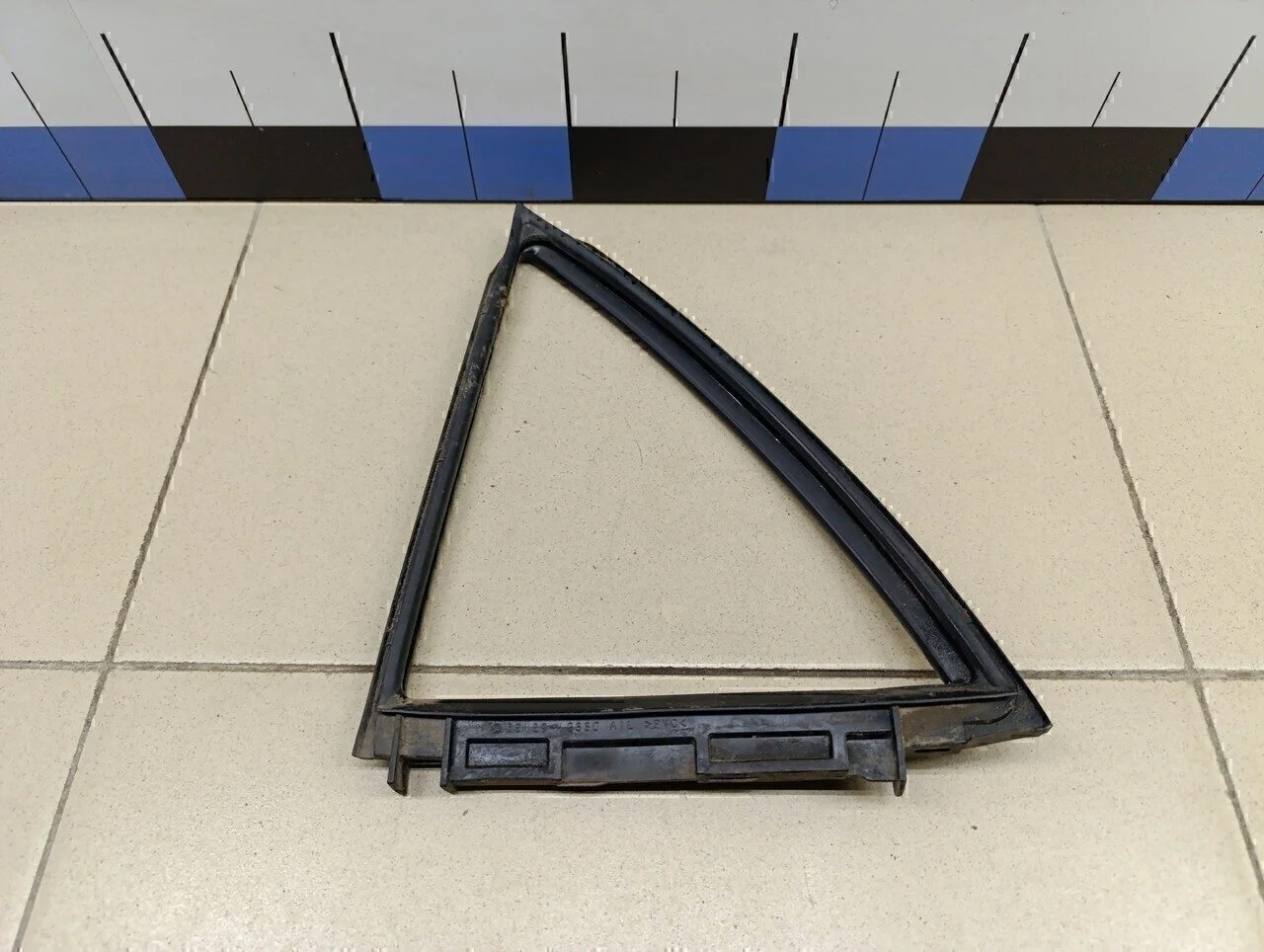 Уплотнитель форточки левой Corolla E15 2006-2013