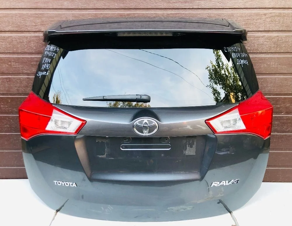 Крышка (дверь) багажника Toyota RAV4 IV (2012—2015)