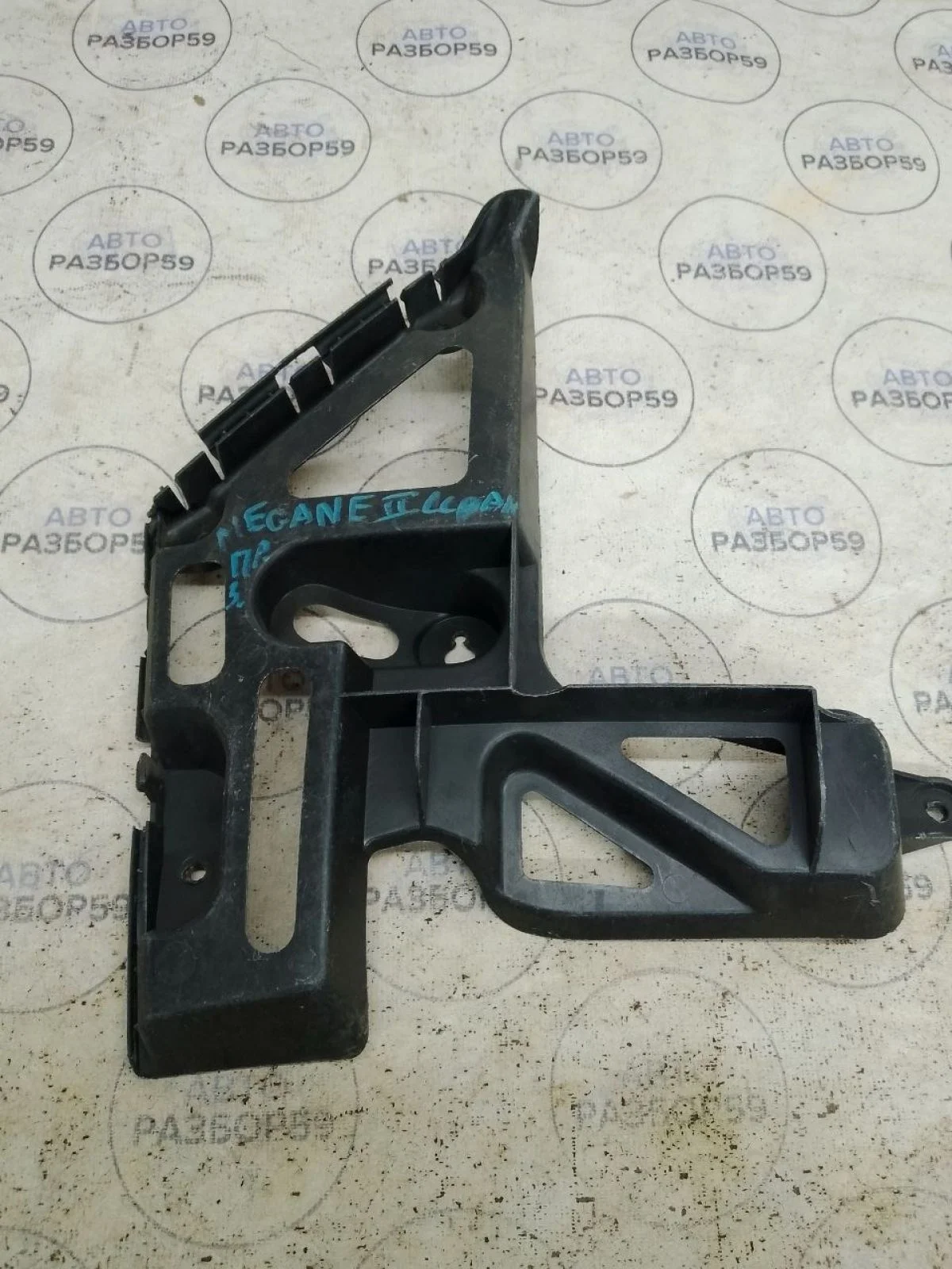 Кронштейн заднего бампера правый Renault Megane II (2002—2006)