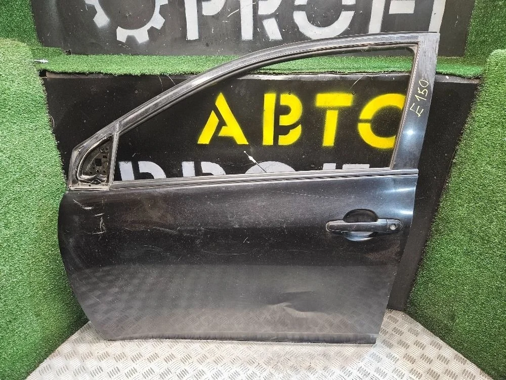 Дверь передняя левая дефект на Corolla E150