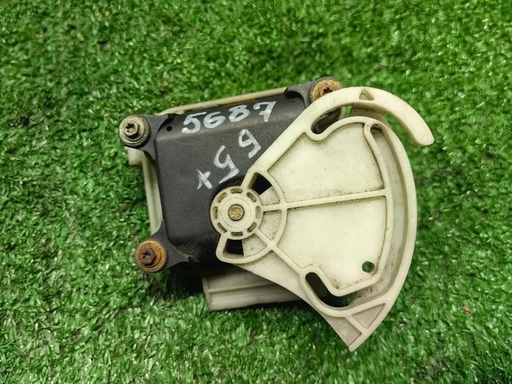 Моторчик заслонки отопителя Volkswagen Passat B5+