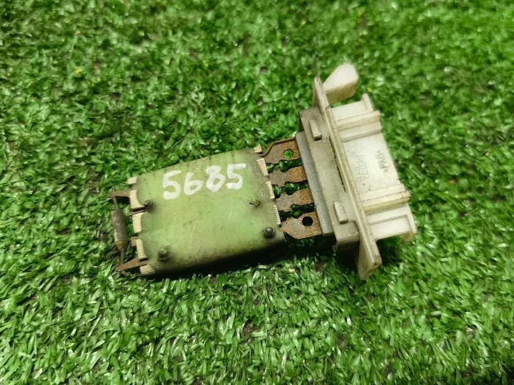 Резистор отопителя Volkswagen Caddy III