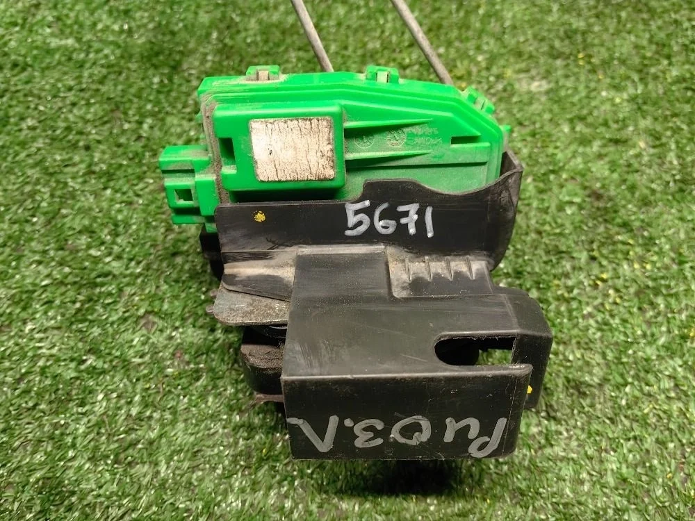 Замок двери задней левой Kia Rio III