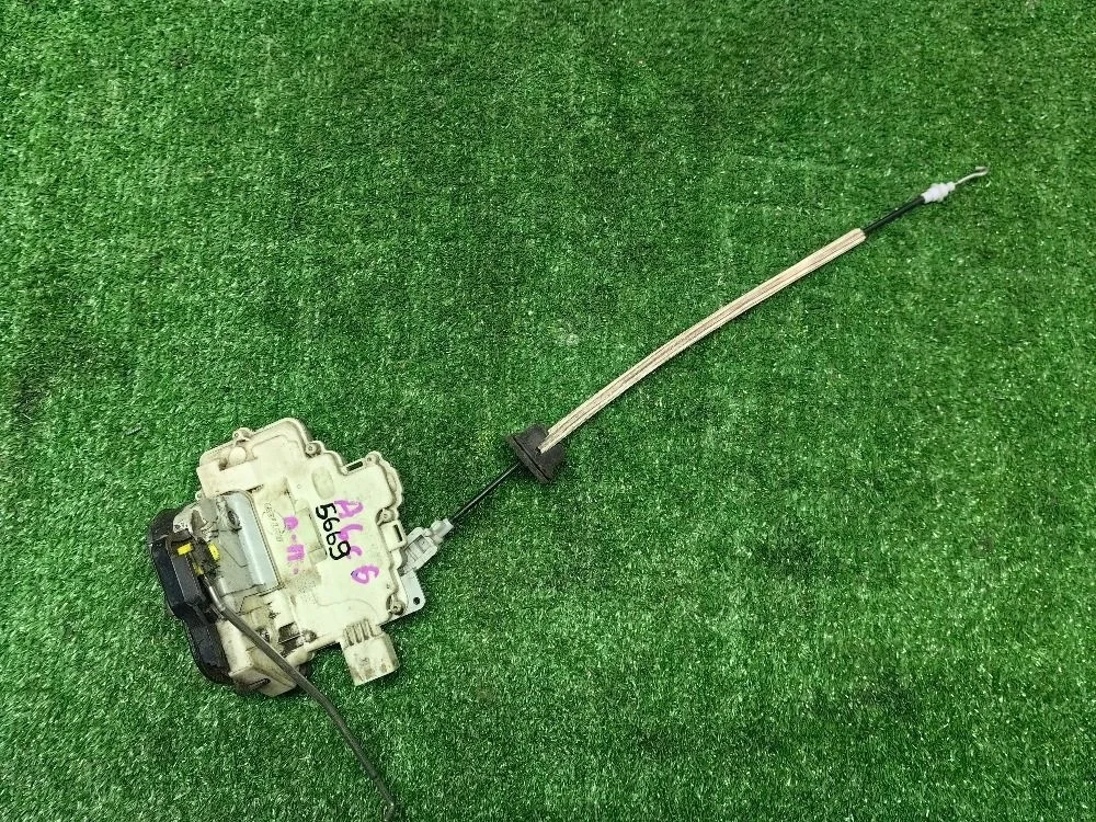 Замок двери передней правой Audi A6 C6