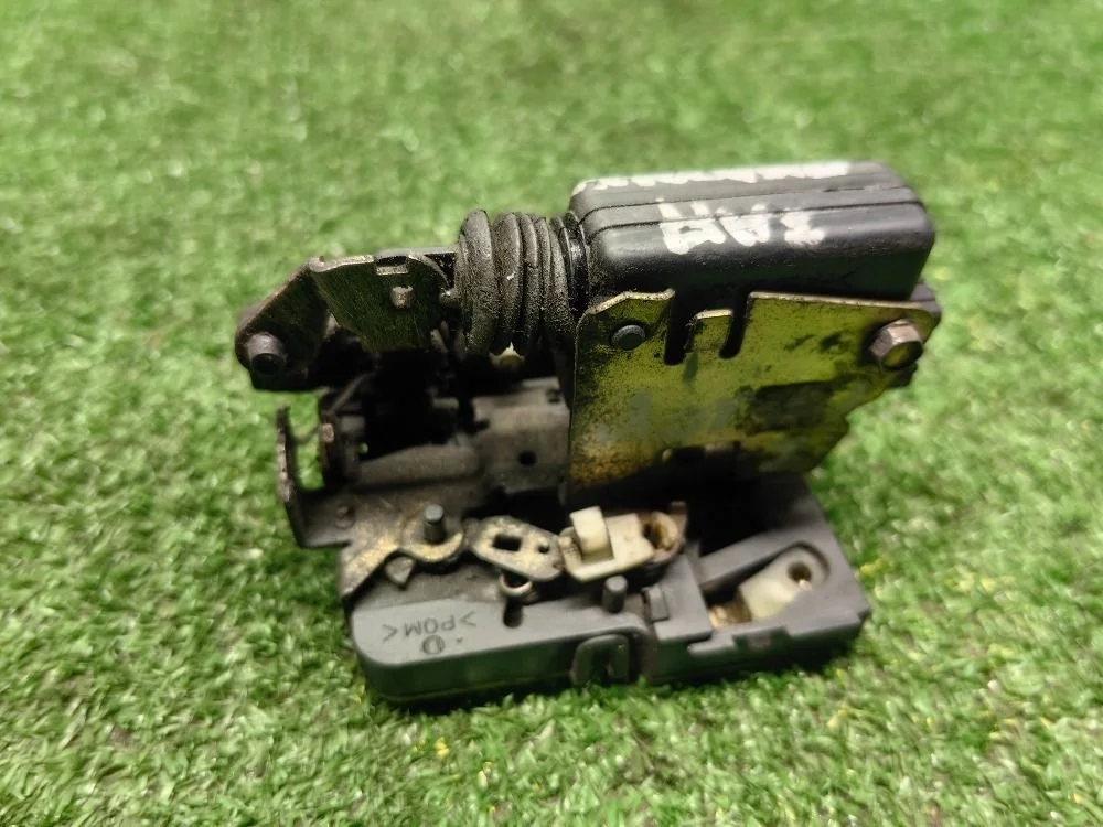 Замок двери задней правой Renault Logan 1