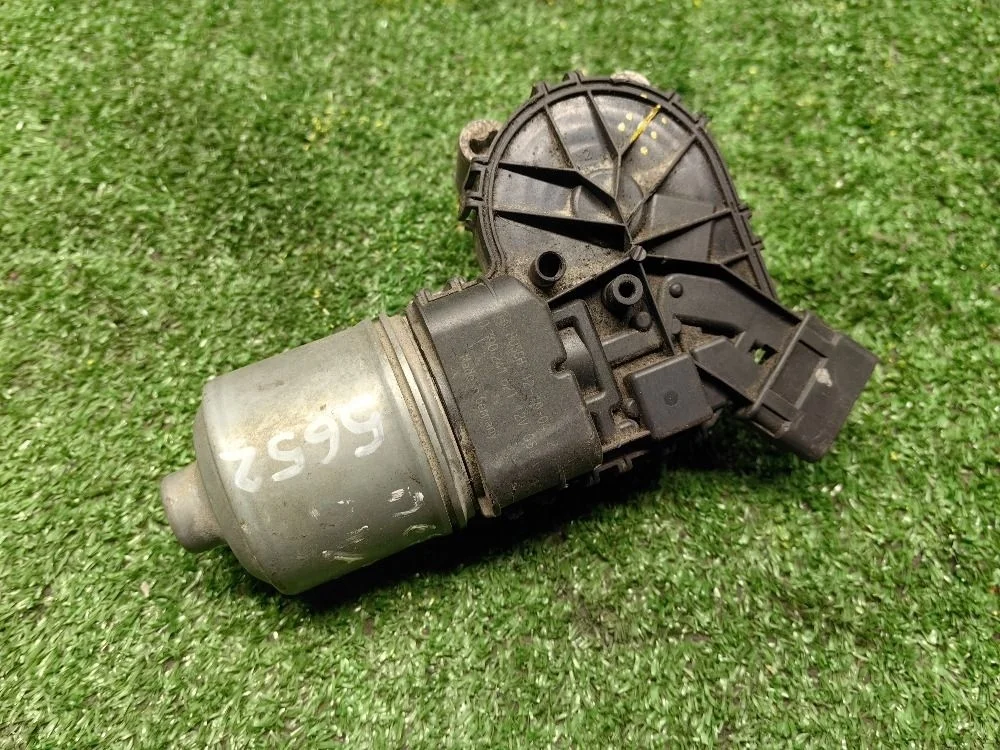 Моторчик стеклоочистителей перед Peugeot Partner