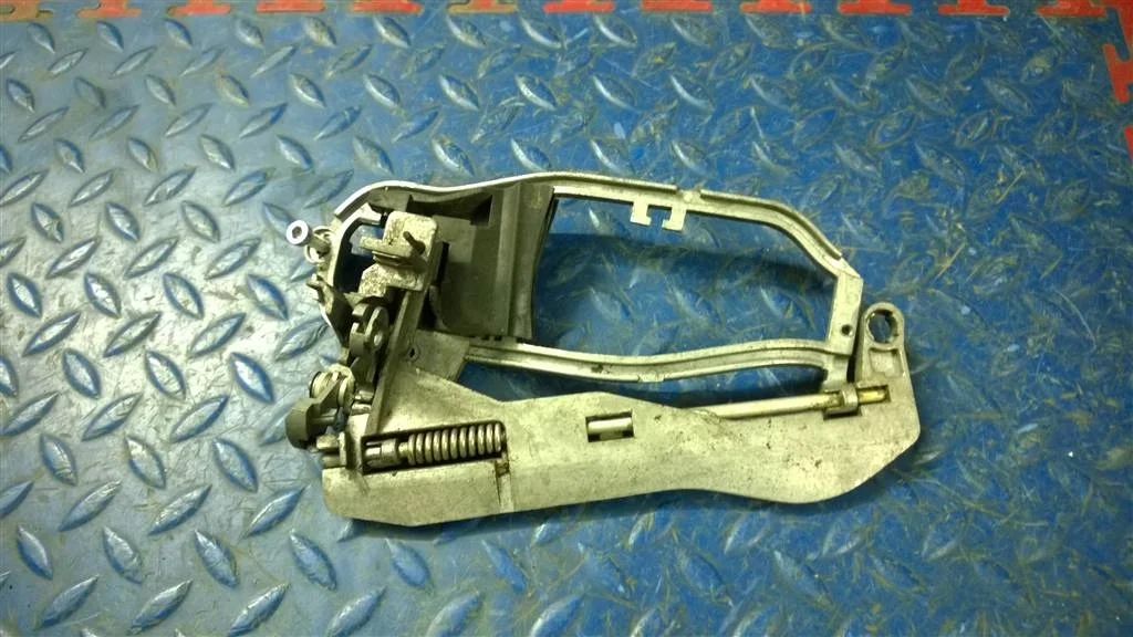 кронштейн ручки двери BMW X5 E53  M54B30 231 лс 3.0i