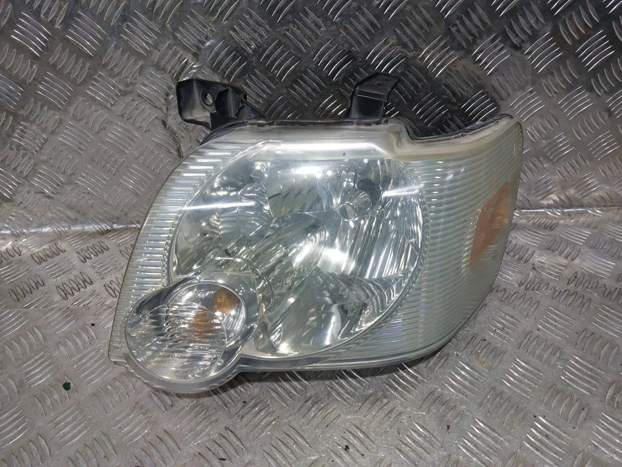 фара левая Ford Explorer 4  U251 U251