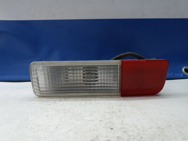 Фонарь в бампер Mitsubishi Pajero 2003 MR275820 V78W 4M41, задний правый