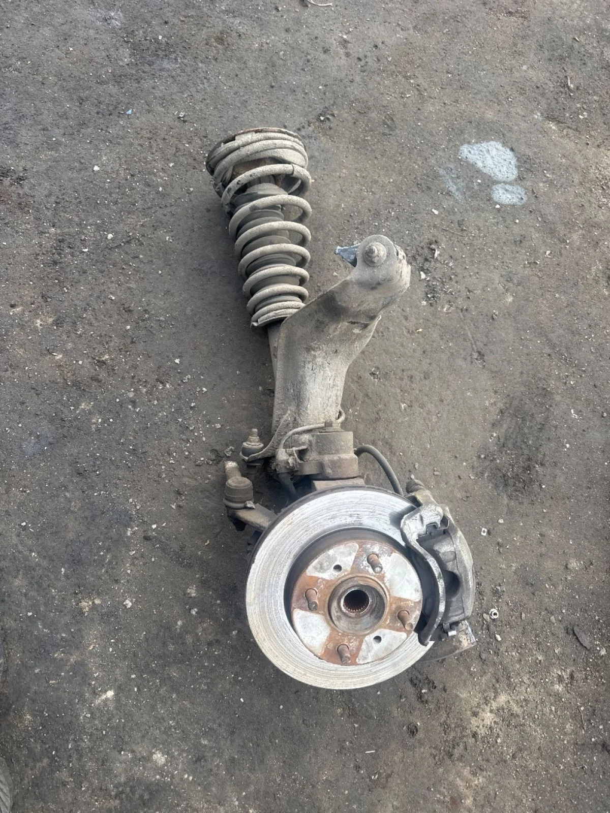 Кулак поворотный передний правый Nissan Bluebird U14 (1996—2001)