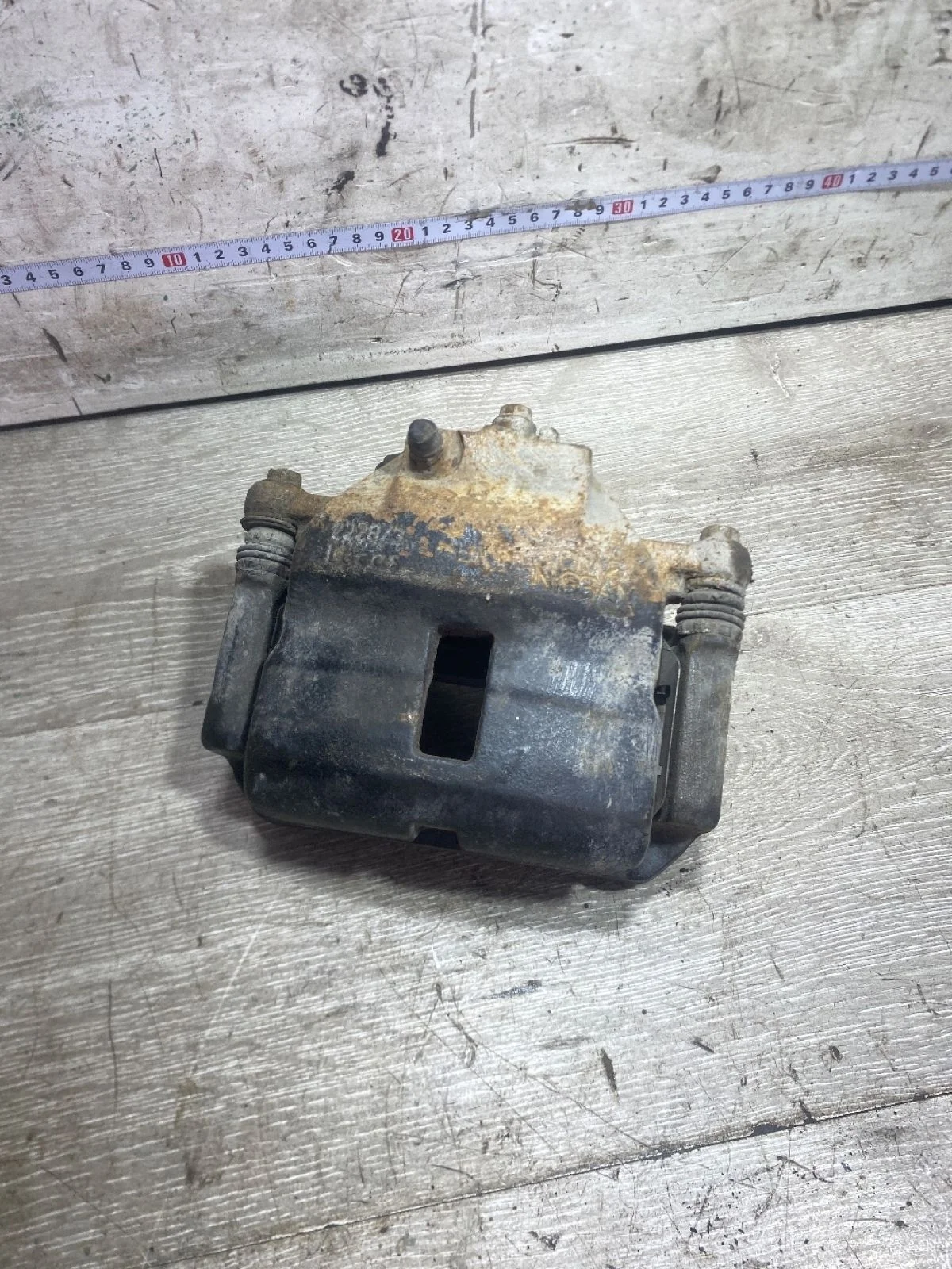 Суппорт тормозной передний правый Nissan Primera P11 (1995—2000)