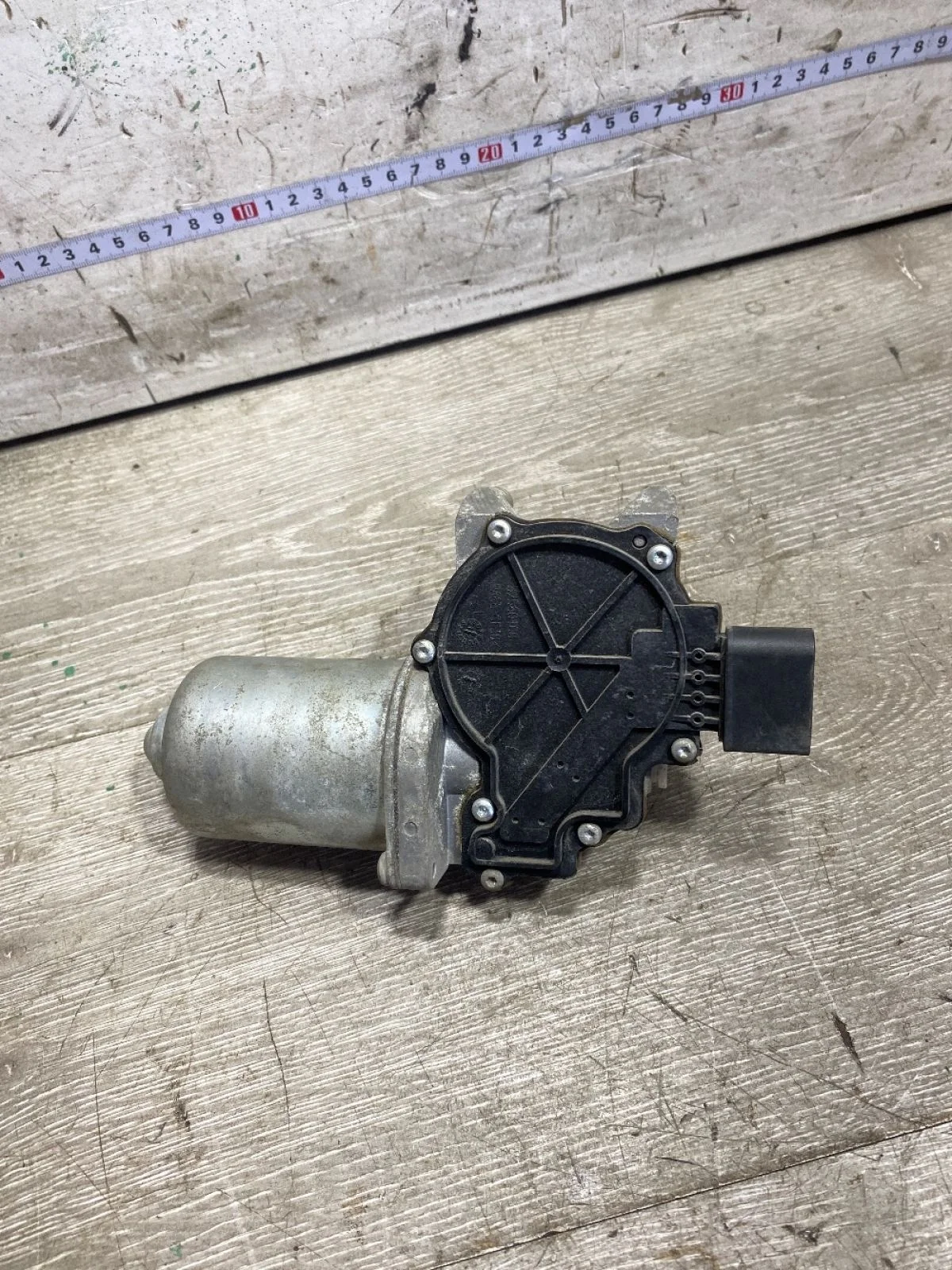 Моторчик стеклоочистителя передний Skoda Fabia II рестайлинг (2010—2014)