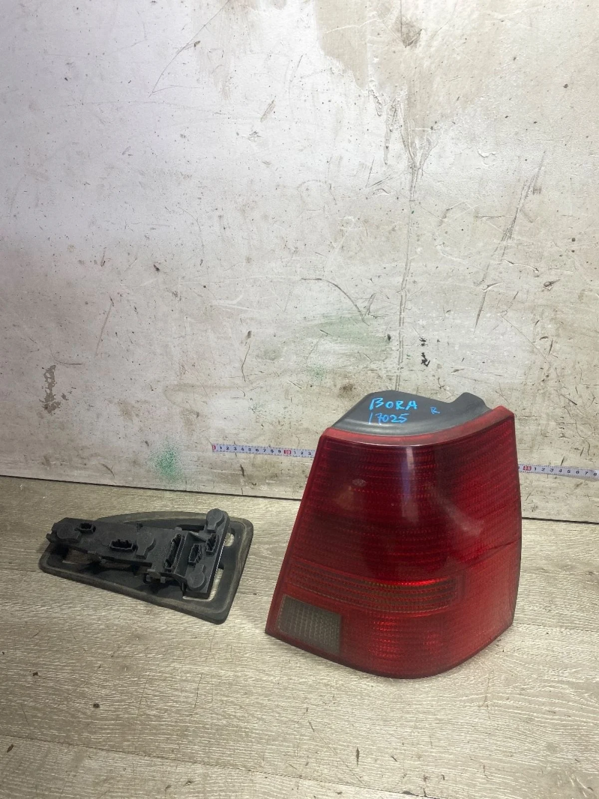 Фонарь задний правый Volkswagen Bora A4 (1998—2005)