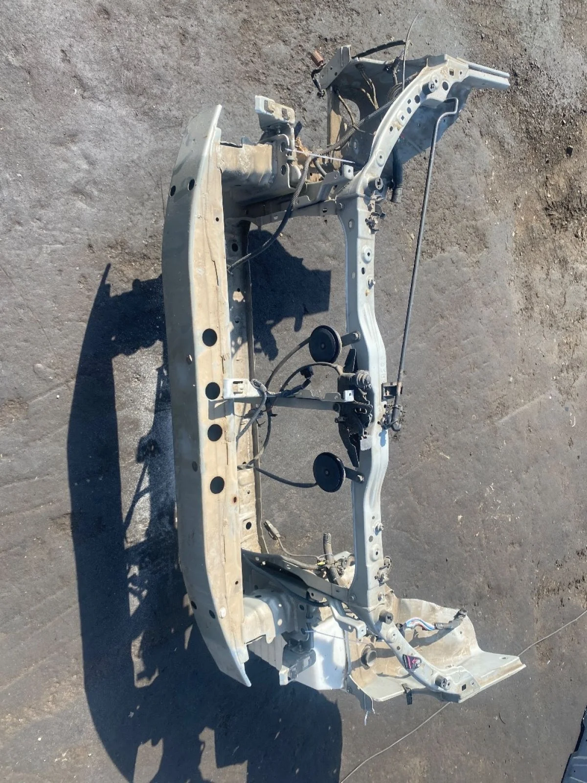 Рамка радиатора Toyota Avensis T250 (2003—2006)