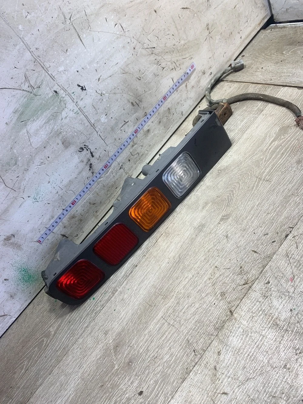 Фонарь в бампер задний левый Nissan Cube II (2002—2008)