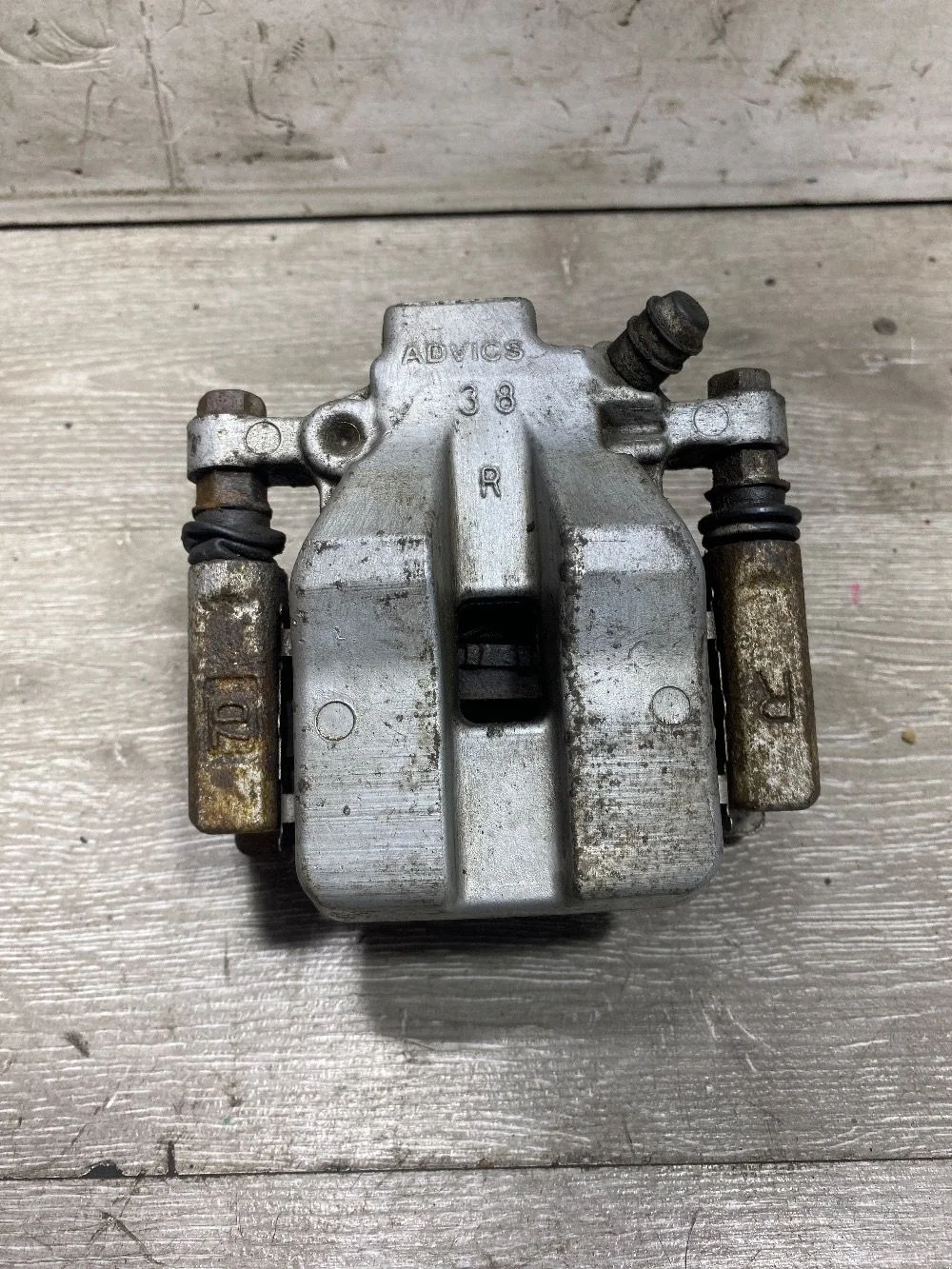 Суппорт тормозной задний правый Toyota Camry XV40 (2006—2009)