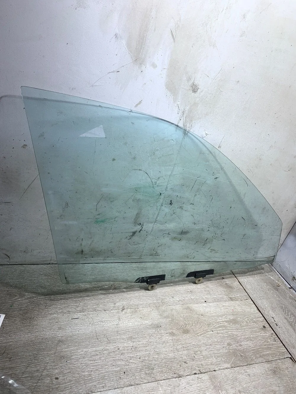 Стекло двери передней правой Toyota Corolla VII (1991—2002)