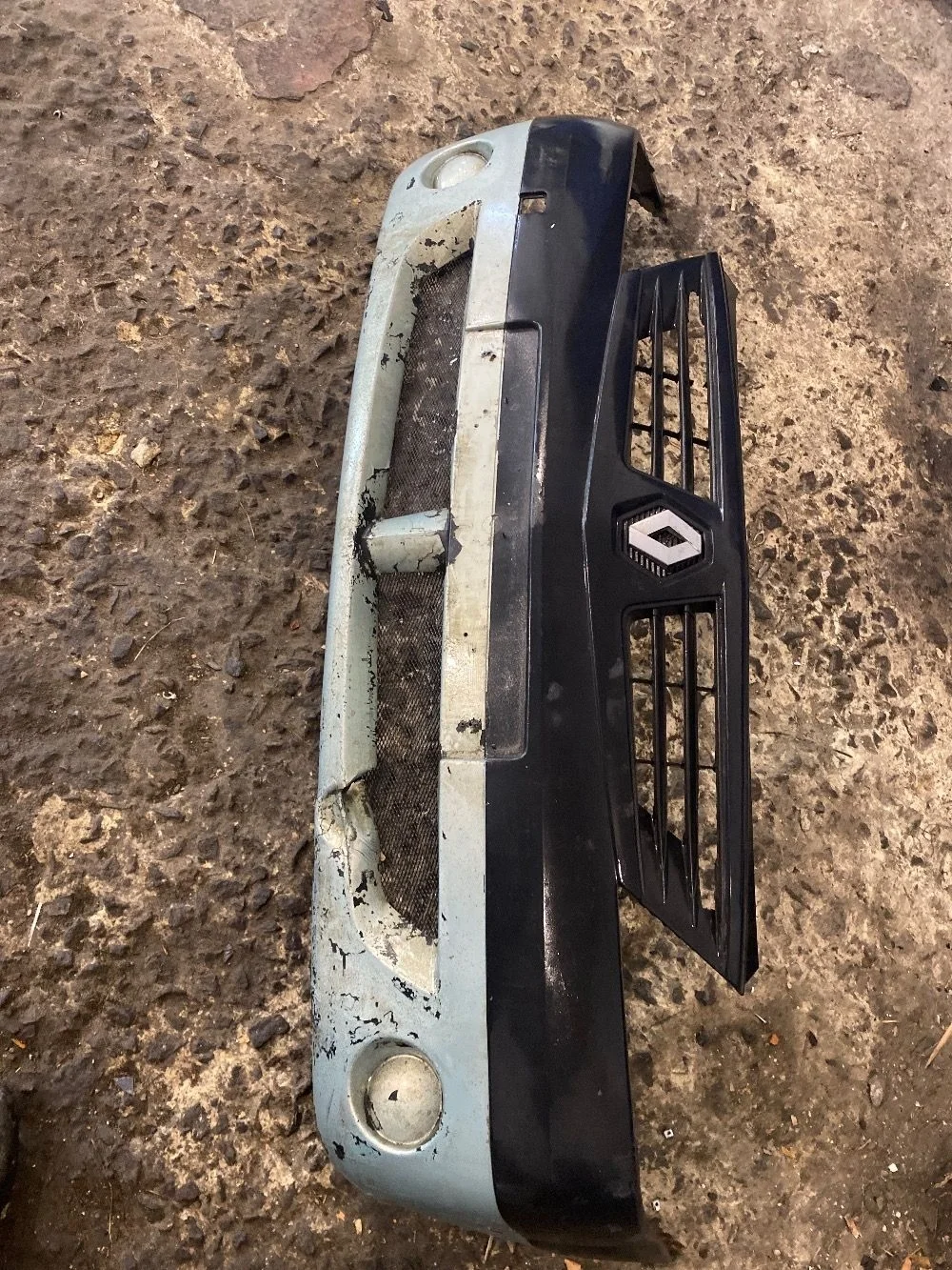 Бампер передний Renault Logan I (2004—2009)