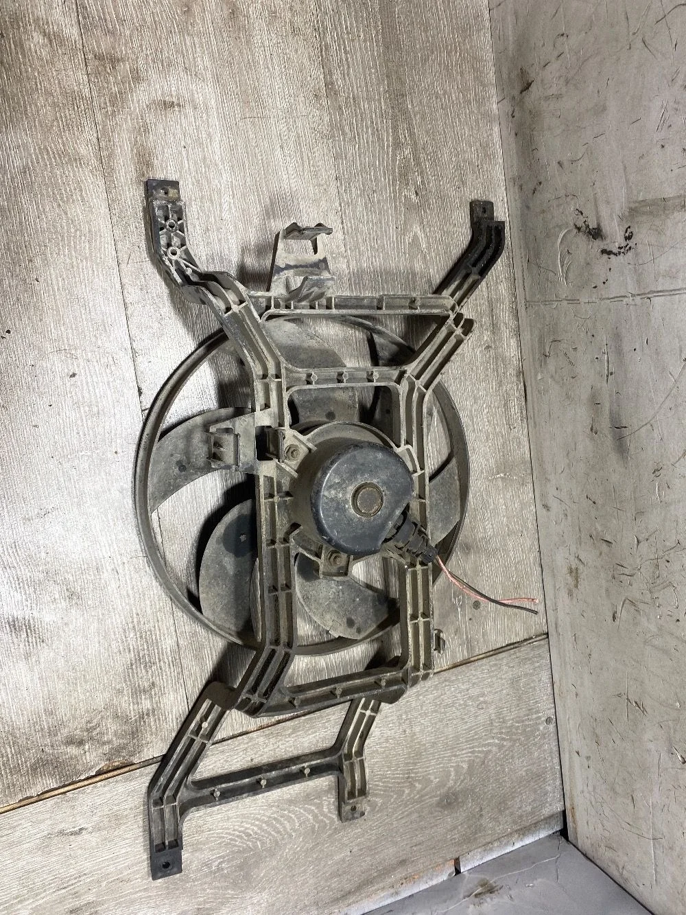 Вентилятор радиатора Renault Logan I (2004—2009)