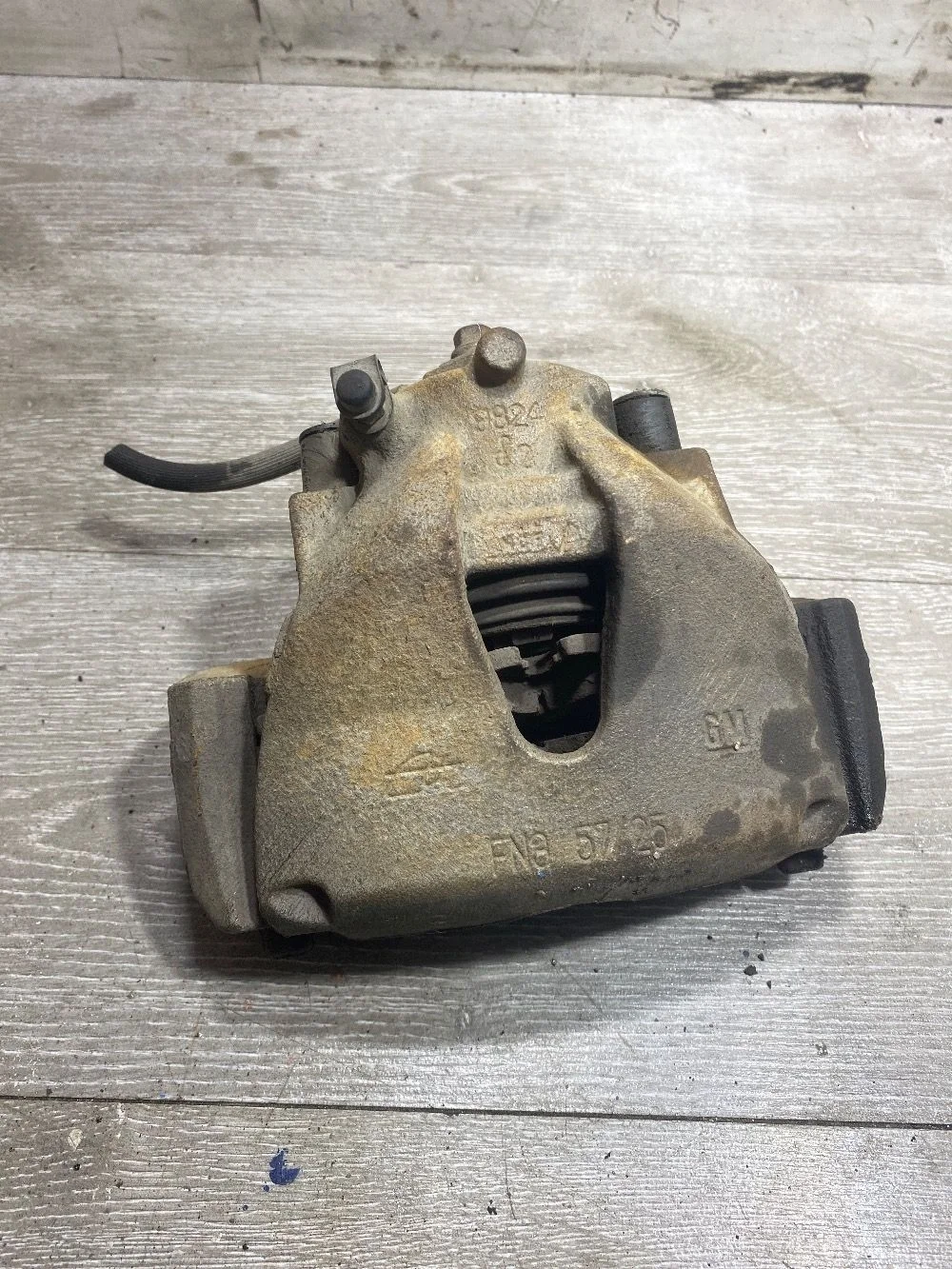 Суппорт тормозной передний правый Opel Astra H (2004—2007)