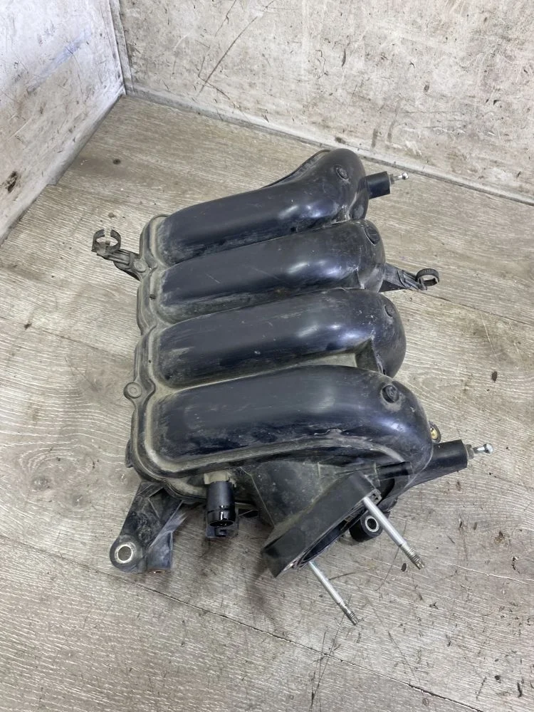 Коллектор впускной Toyota Auris E150 (2006—2010)