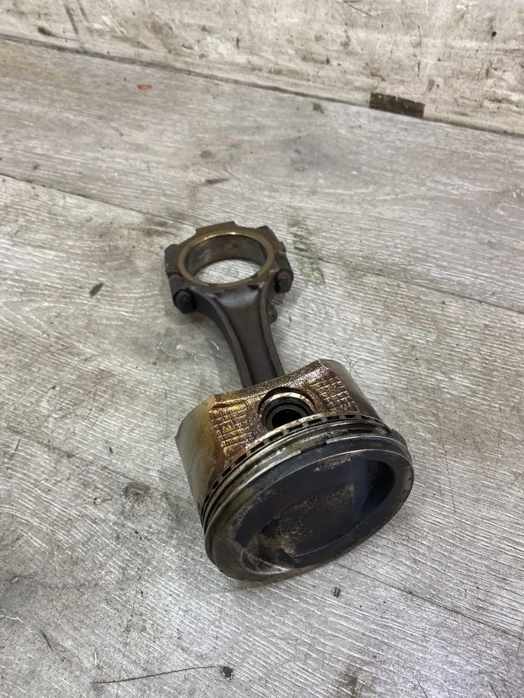 Поршень с шатуном Nissan Pathfinder II (1995—2004)