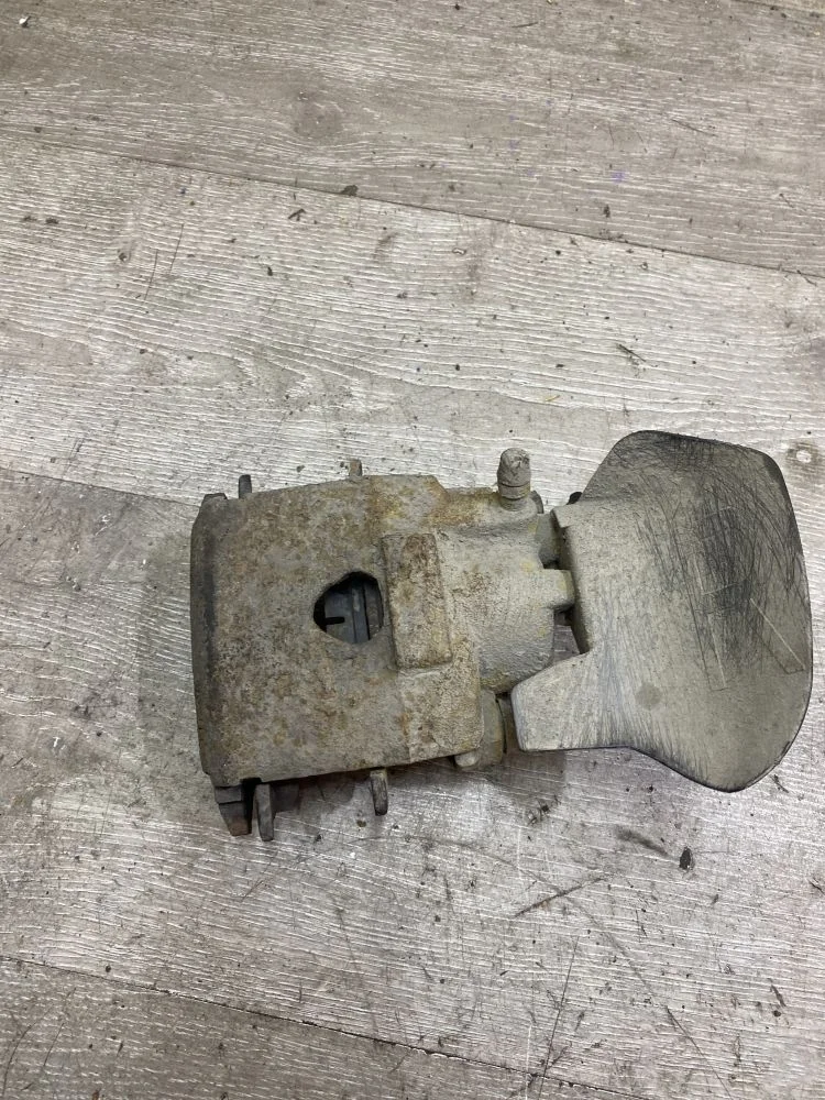 Суппорт тормозной передний правый Volkswagen Lupo I (1998—2005)