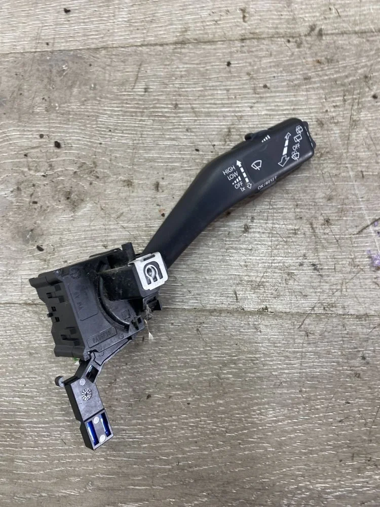 Переключатель подрулевой SEAT Toledo III (2004—2009)