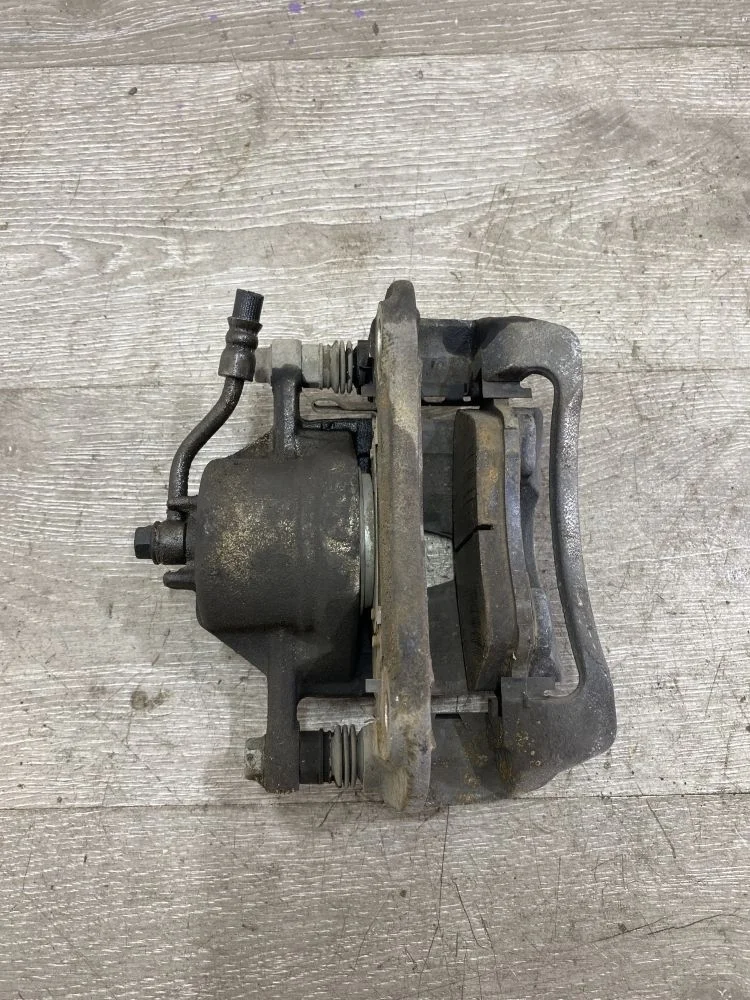 Суппорт тормозной передний правый Kia Rio III рестайлинг (2015—2017)