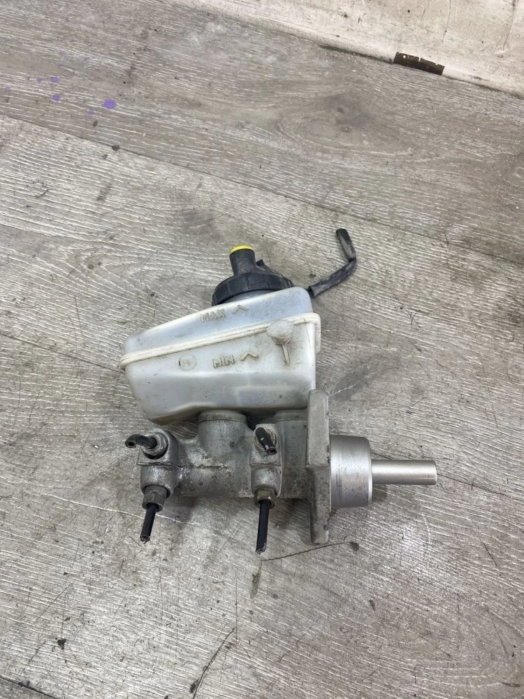 Цилиндр тормозной главный Renault Logan I (2004—2009)