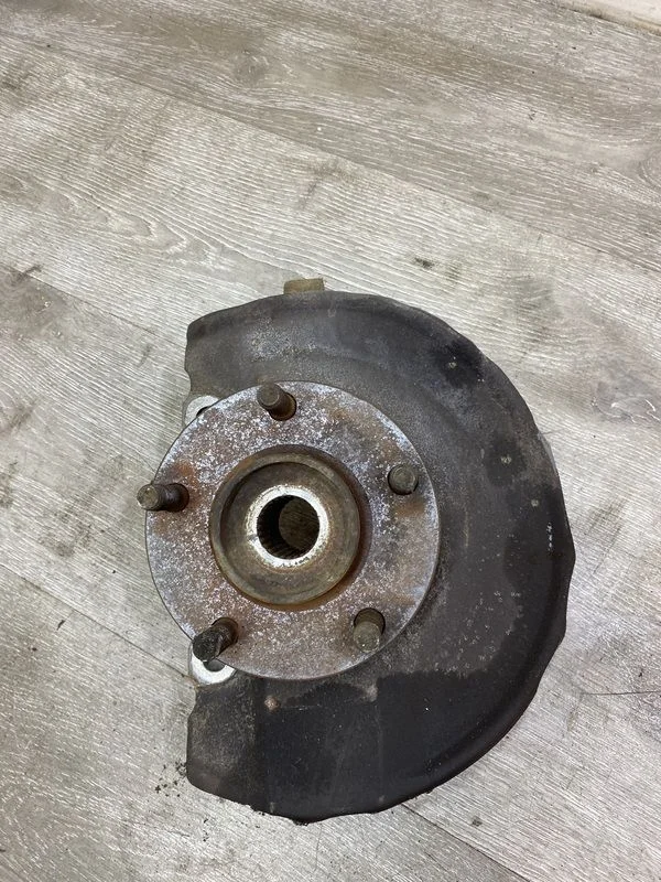 Кулак поворотный передний левый Mitsubishi Lancer X (2007—2010)