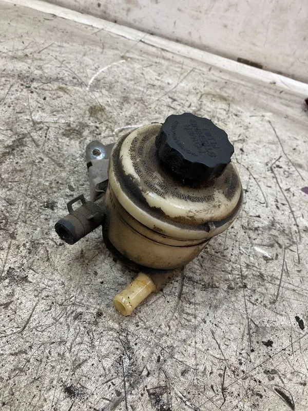 Бачок гидроусилителя Hyundai Accent II рестайлинг (2002—2005)