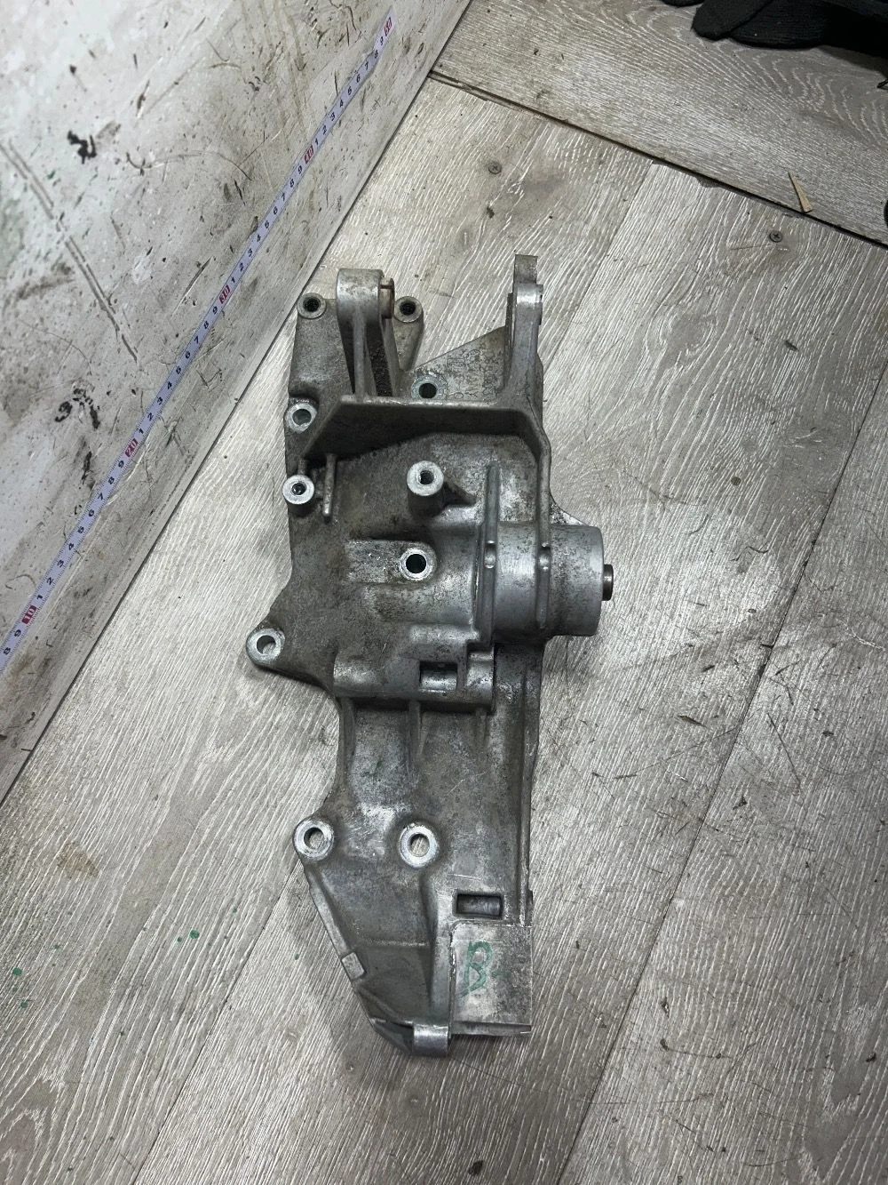 Кронштейн генератора Volkswagen Passat B5 рестайлинг (2000—2005)