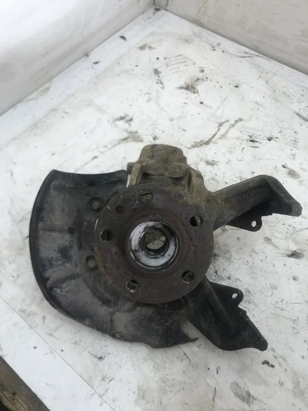 Кулак поворотный передний правый Audi A3 8L рестайлинг (2000—2003)