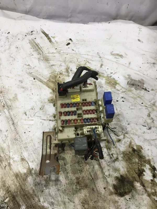 Блок предохранителей Nissan Almera N16 (2000—2003)