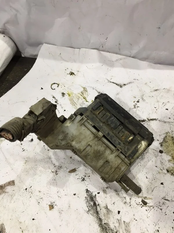 Блок предохранителей Nissan Almera N16 (2000—2003)