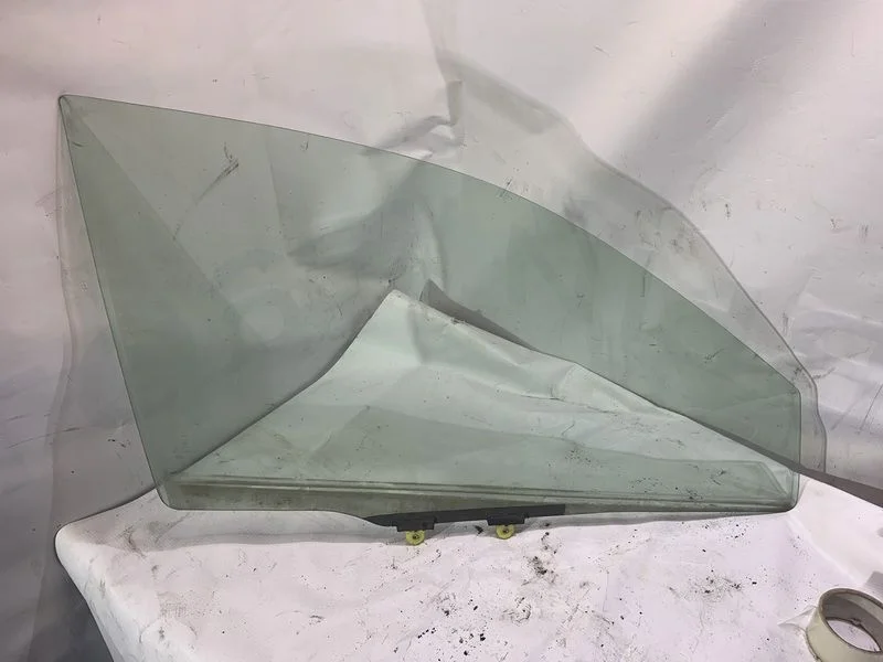 Стекло двери передней правой Mitsubishi Lancer Cedia IX (2000—2004)