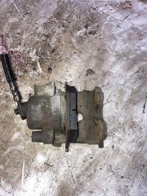 Суппорт тормозной передний правый Skoda Octavia I (1996—2000)