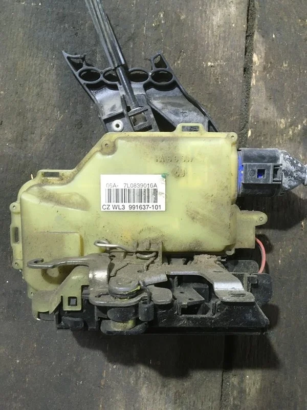 Замок двери задней правой Porsche Cayenne I (2002—2007)