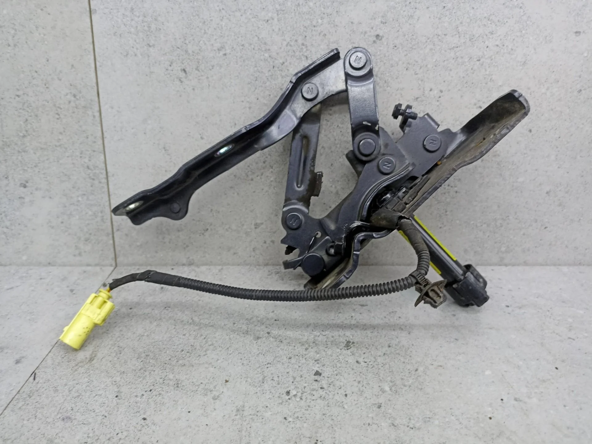 Петля капота правая Kia Sorento 3 рест. 79120C5000